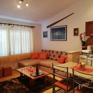 adria-apartments-pula.pula-hotels.org/
